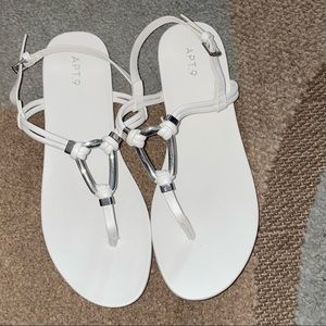 Kohl’s women’s white with silver super cute flat sandal. Size 9.5 NWOB